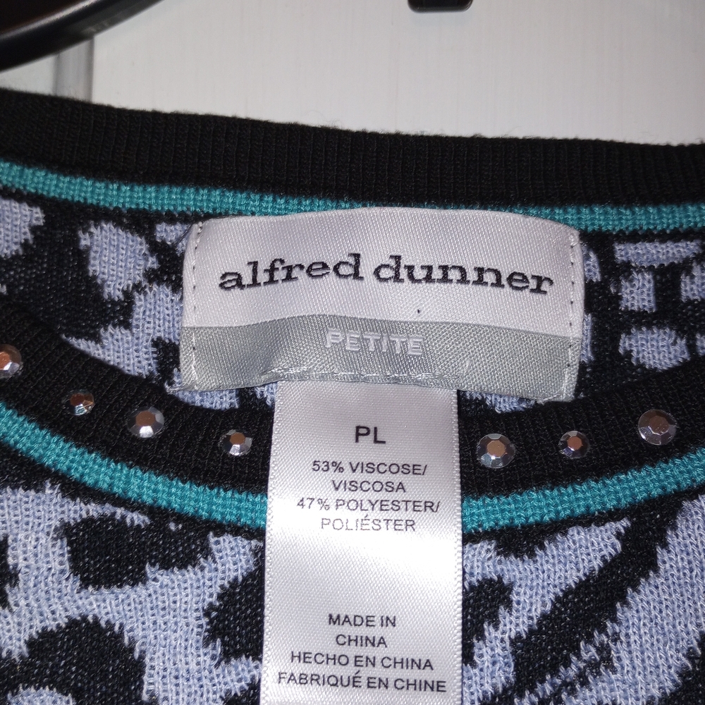 Woman's top Alfred Dunner. Size PL